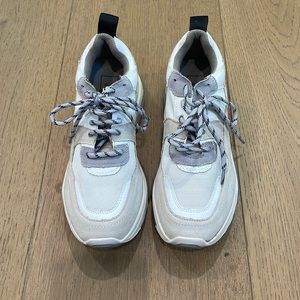 Chunky Neutral Sneaker